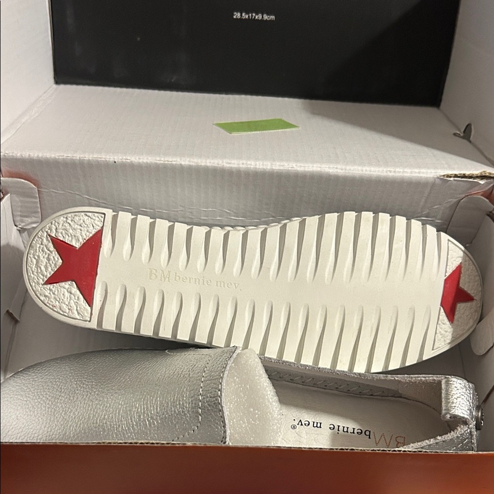 bernie mev. Silver Slip-On Sneakers with Red Star Accents